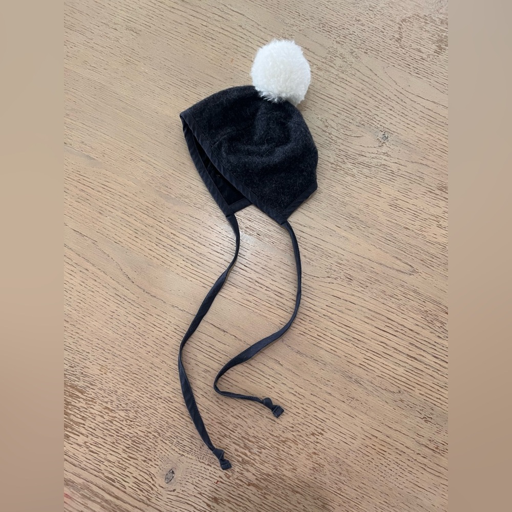 Briar baby puff pom charcoal baby bonnet size 3-6 months